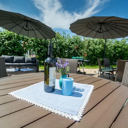 Domki Leba, Apartamenty Leba - Polanki23 - Basen, Sauna, Kino *